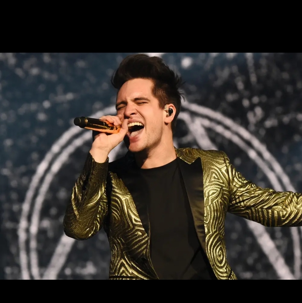FUNKO POP ROCKS Panic At The Disco Brendon Urie Figure 133  w/ Box & Cover - Picture 12 of 13